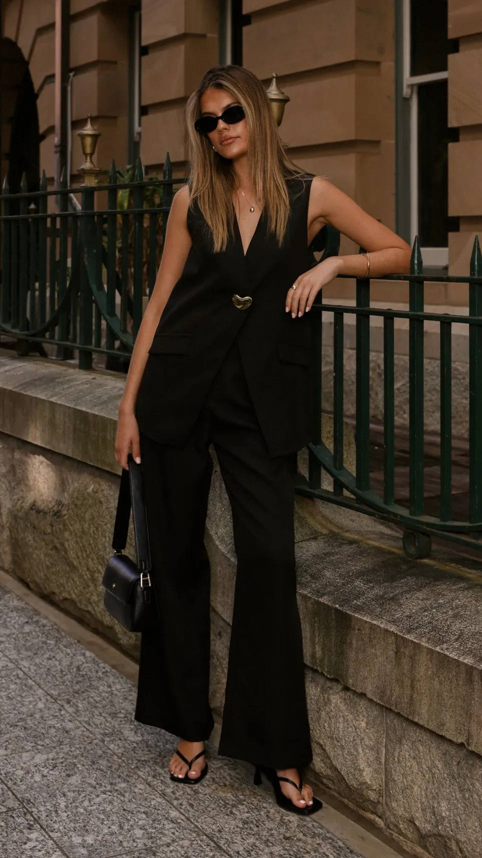 Alina Vest - Black
