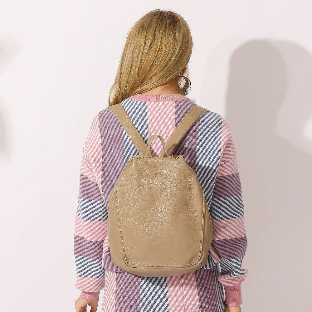 Classic Leather Backpack: Spacious Elegance