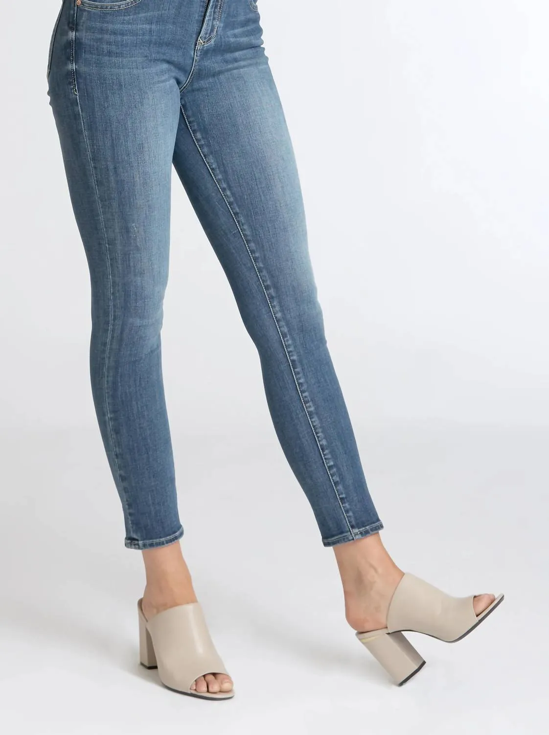 Gisele Skinny Jeans In Brooklyn