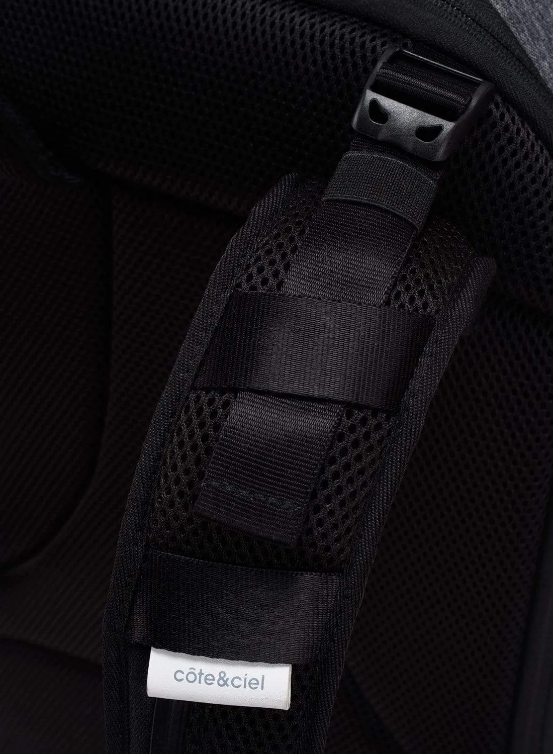 Isar Air Black