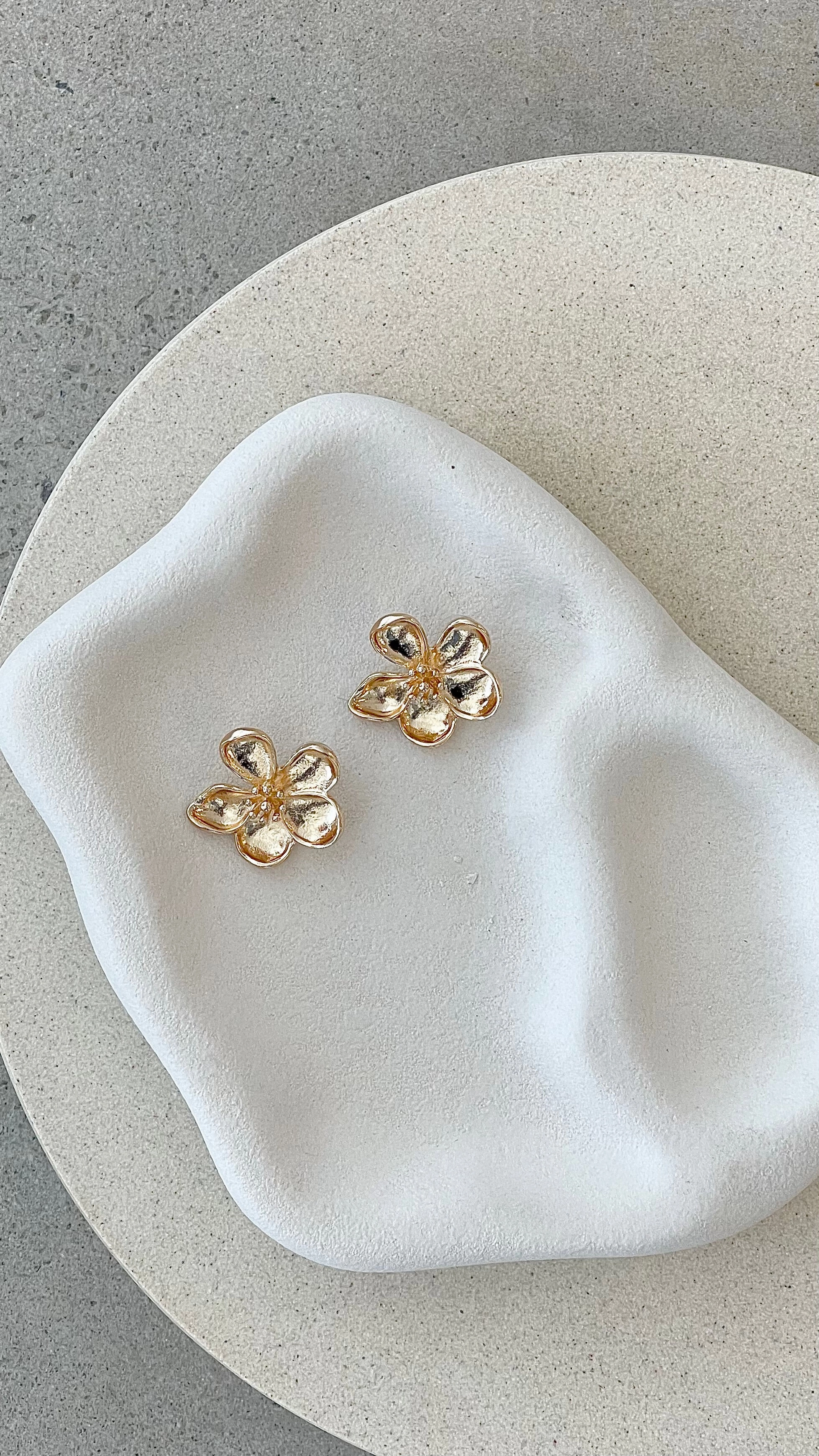 Mare Earrings - Gold