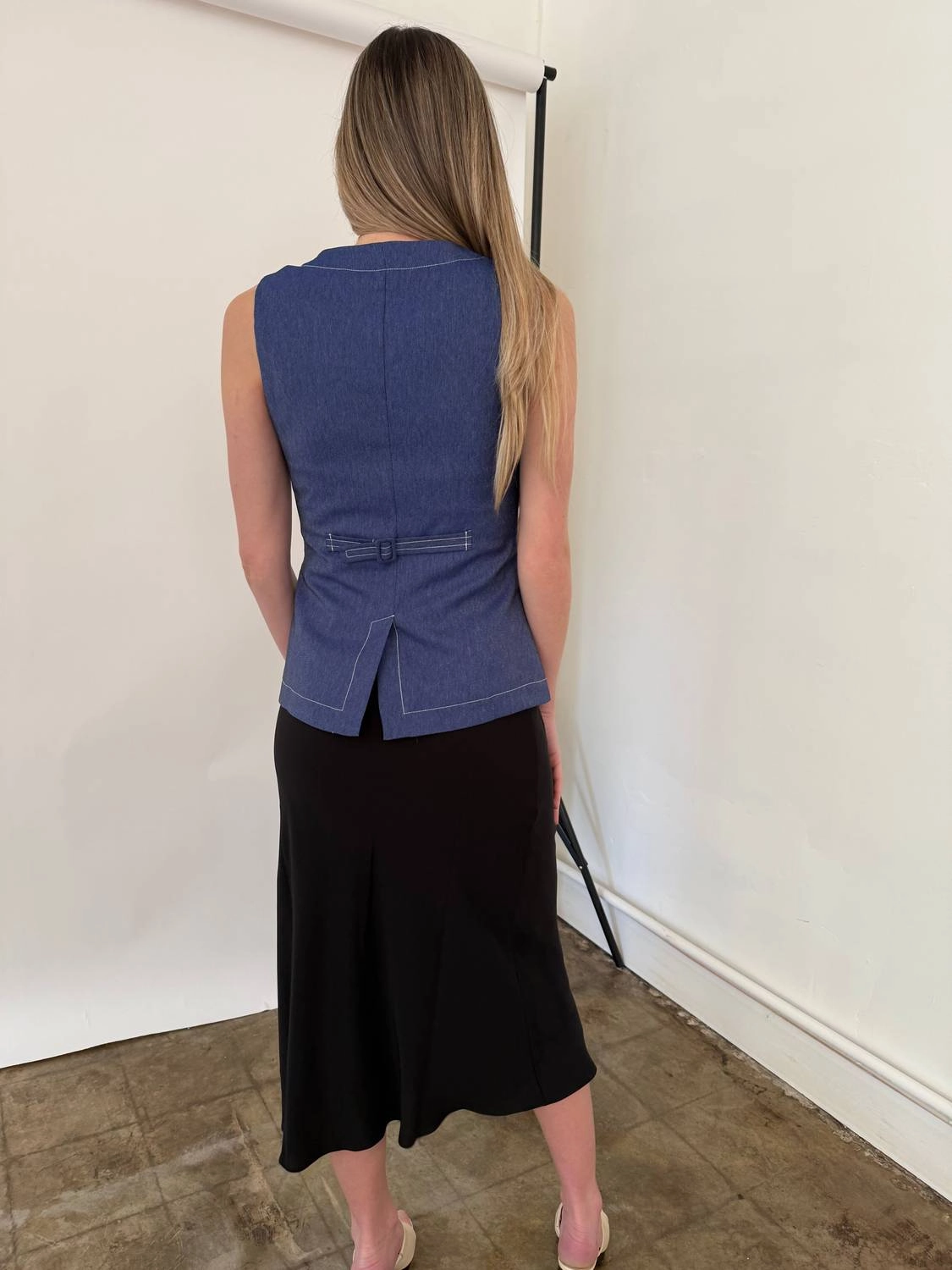 Tiffany Elasticized Waist Midi Skirt In Black